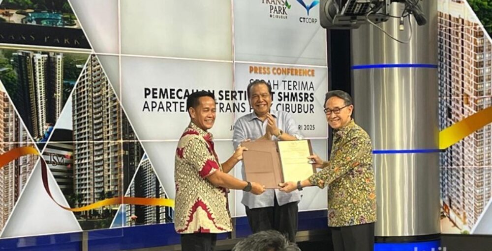penyerahan-3216-sertifikat-unit-trans-icon-cibubur-oleh-badan-pertanahan-nasional-bpn-kota-depok-di-gedung-transmedia-jakarta--1_169