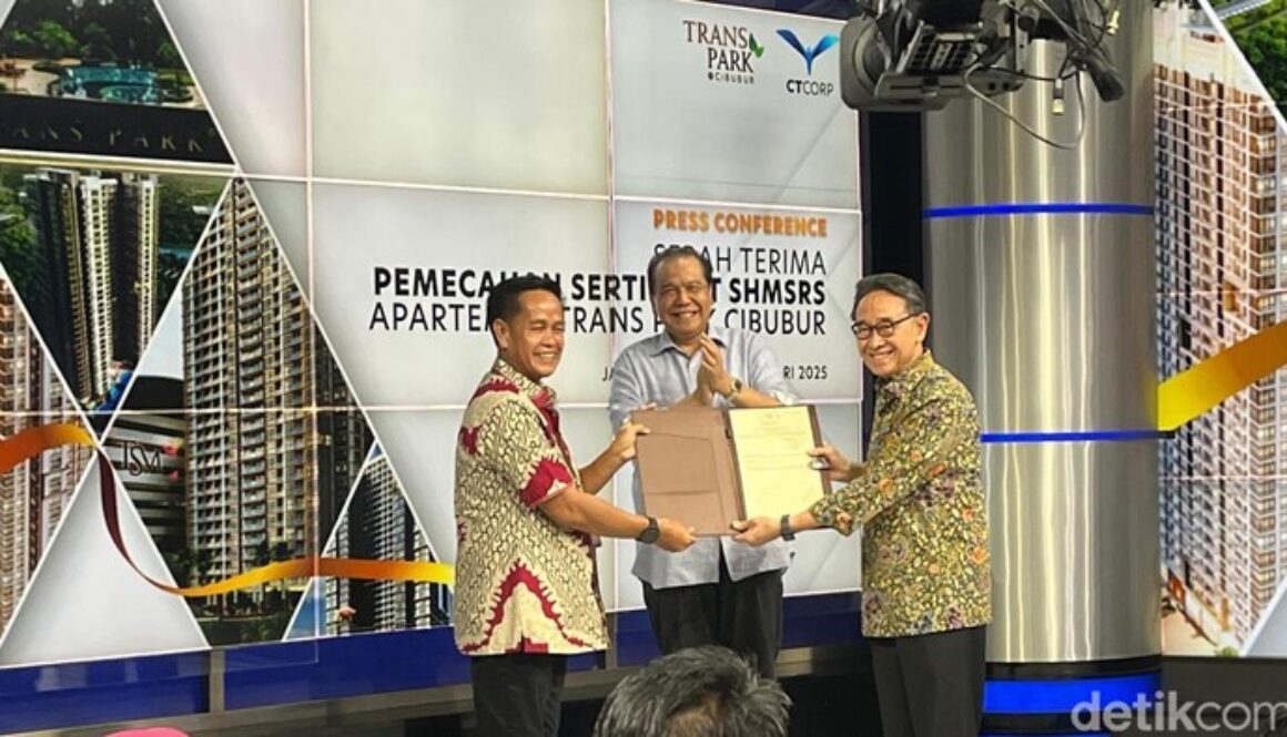 penyerahan-3216-sertifikat-unit-trans-icon-cibubur-oleh-badan-pertanahan-nasional-bpn-kota-depok-di-gedung-transmedia-jakarta--1_169